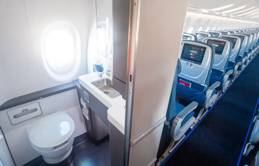 دستشویی هواپیما