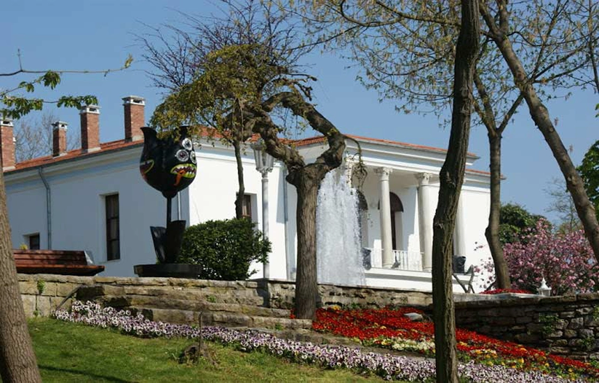 عمارت سفید پارک امیرگان استانبول