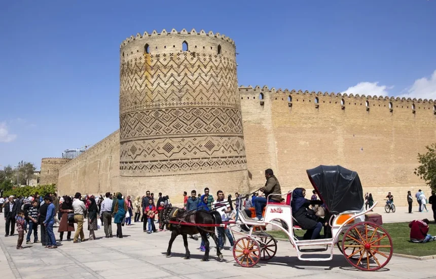 جمعیت مردم در محدوده ارگ کریم خان شیراز در نوروز