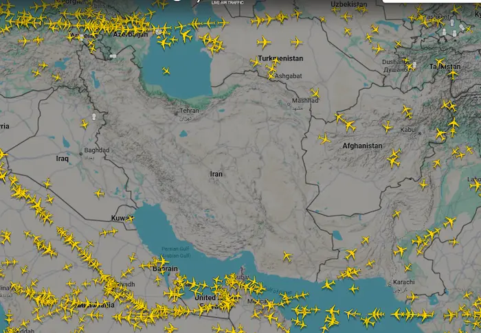 مشاهده هواپیماهای در حال پرواز زنده در آسمان جهان
