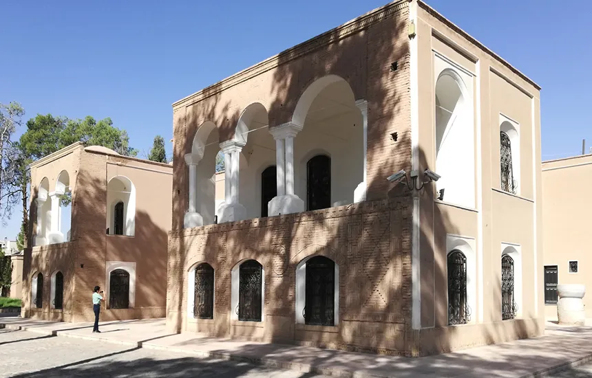 عمارت قاجاری باغ موزه هرندی در کرمان