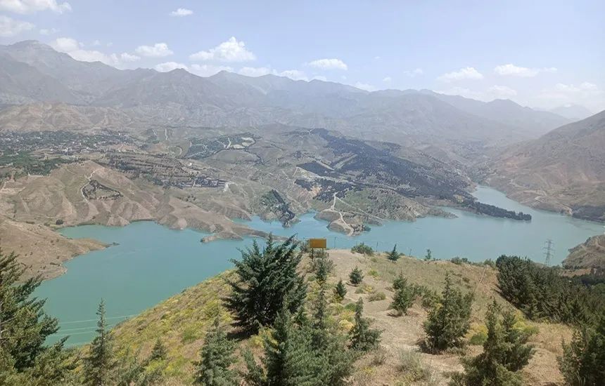 چشم‌انداز کوه و رودخانه بوستان غزال تهران از نمای بالا