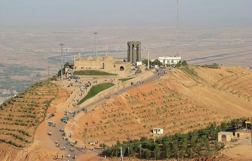 جاده‌ی آسفالت دسترسی به کوه عینالی تبریز