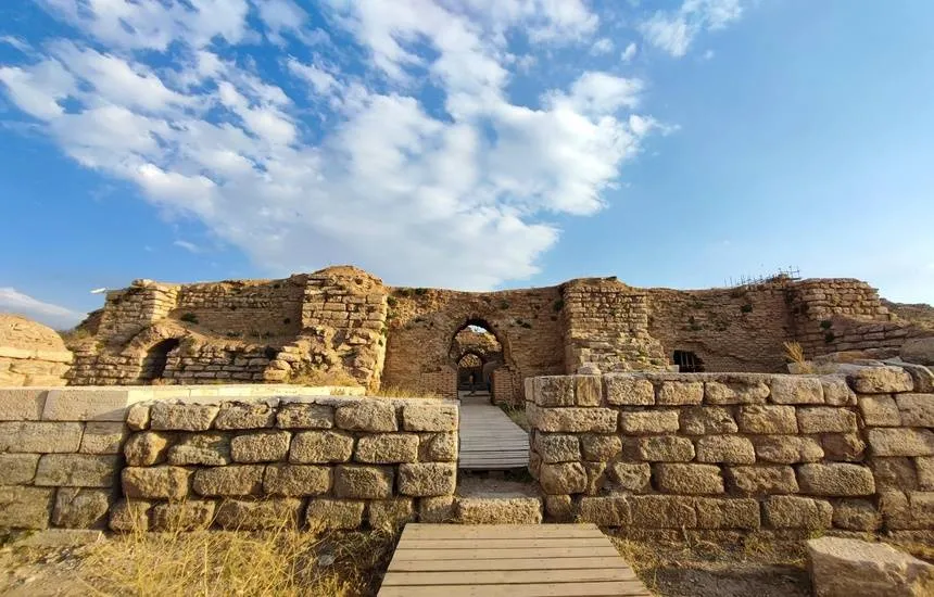 معبد آناهیتا