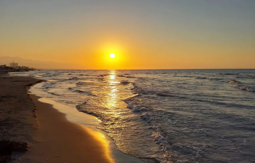 جاهای دیدنی سرخرود؛ از رقص قوهای وحشی تا برج‌های ساحلی