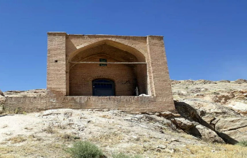 مقبره نعمان بنمقرن (باباپیر)