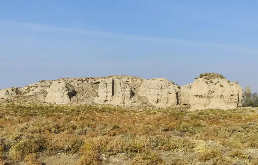 تپه باستانی و دهکده گیان