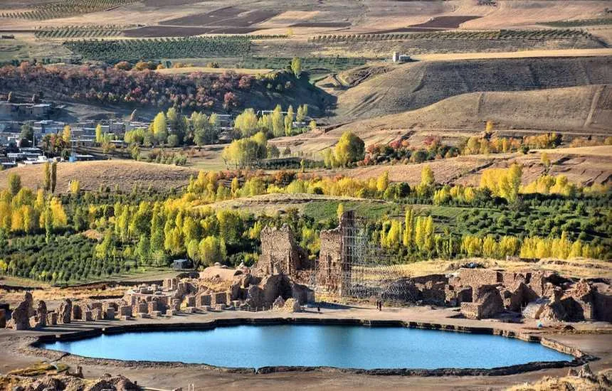 رازهای پنهان در اعماق دریاچه