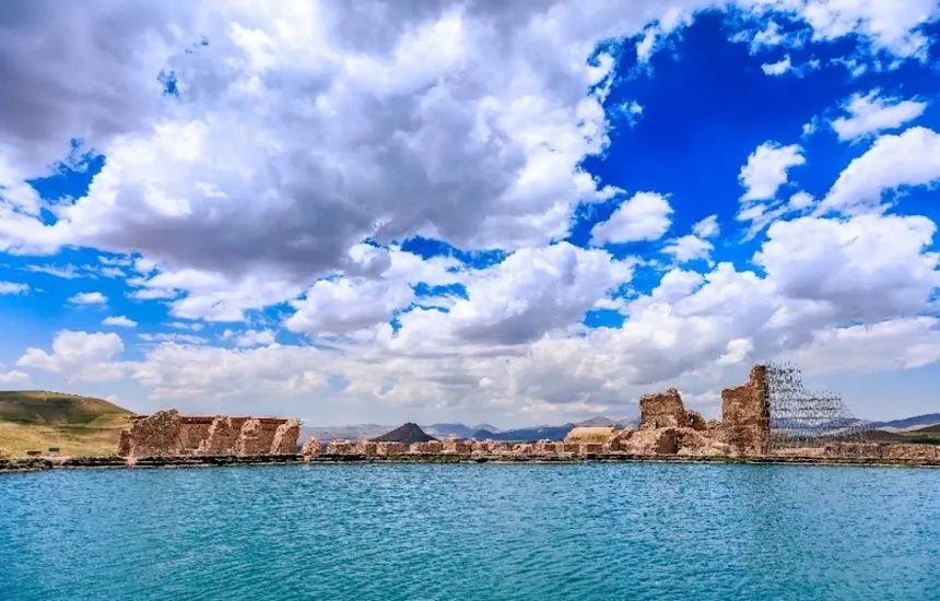 دریاچه تخت سلیمان