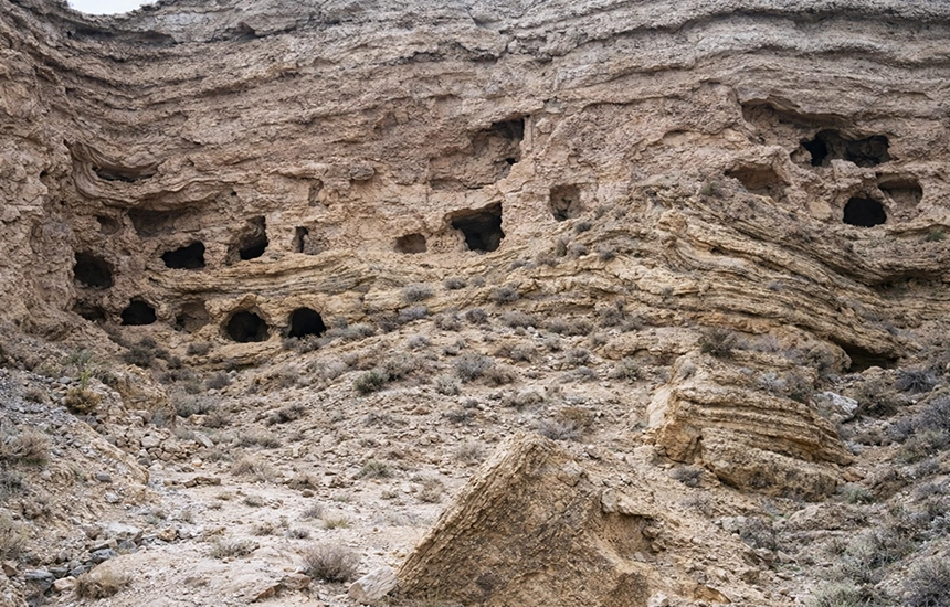 غار کنه گرم بجنورد