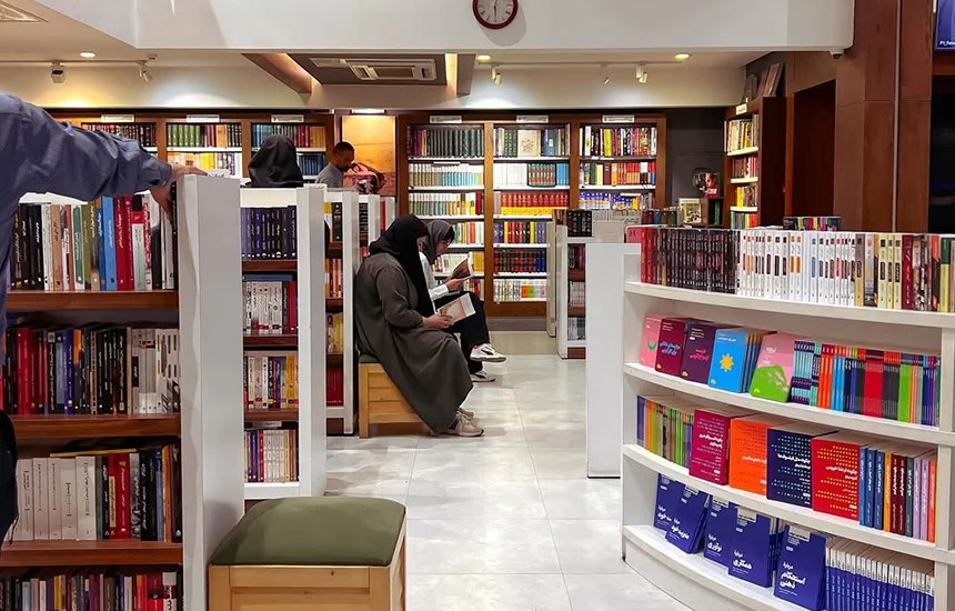 طبقه اول پردیس کتاب مشهد