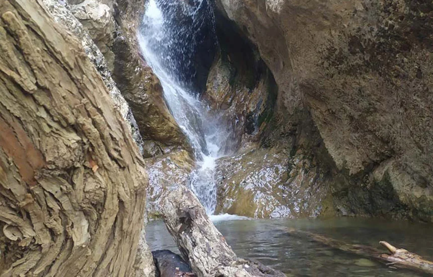 آبشار چنارستان بید‎