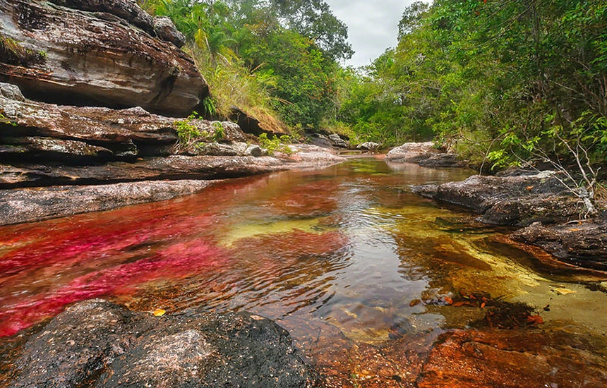 چشمه هفت رنگ مجن شاهرود