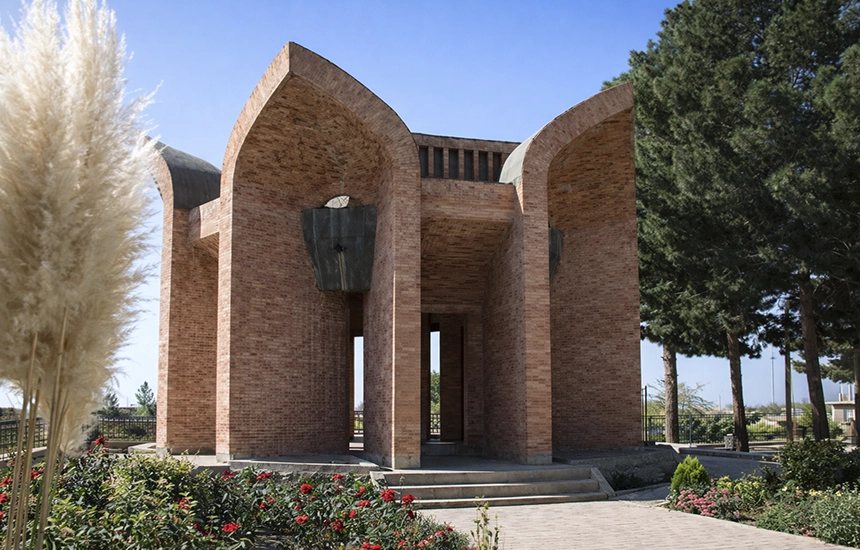 آرامگاه ابن‌یمین فرومدی شاهرود