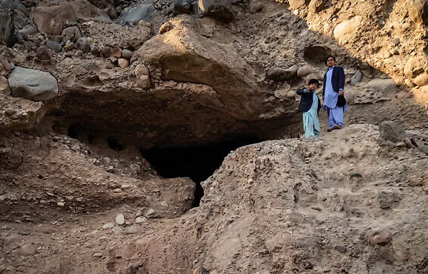 روستا و غار لادیز زاهدان